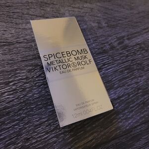 FREE Viktor & Rolf Spicebomb Metallic Musk Sample